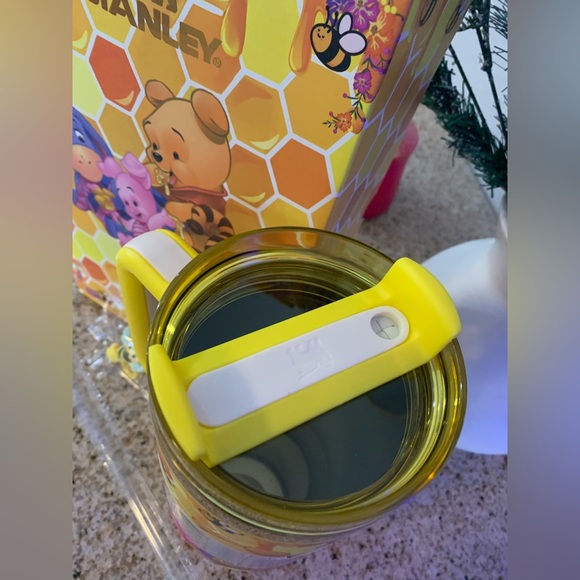 Winnie the Pooh 40oz tumbler - Picture 6 of 6